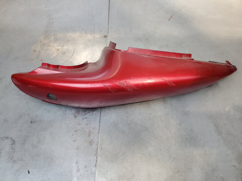 scratched left tail fairing plastic 19a red  1g 99-02 sv650