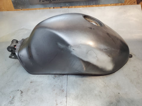 gas tank damaged 1g sv650 99-02