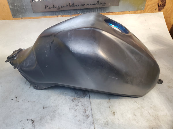 spraybombed poorly sealed gas tank 2g sv650 sv1000 03+